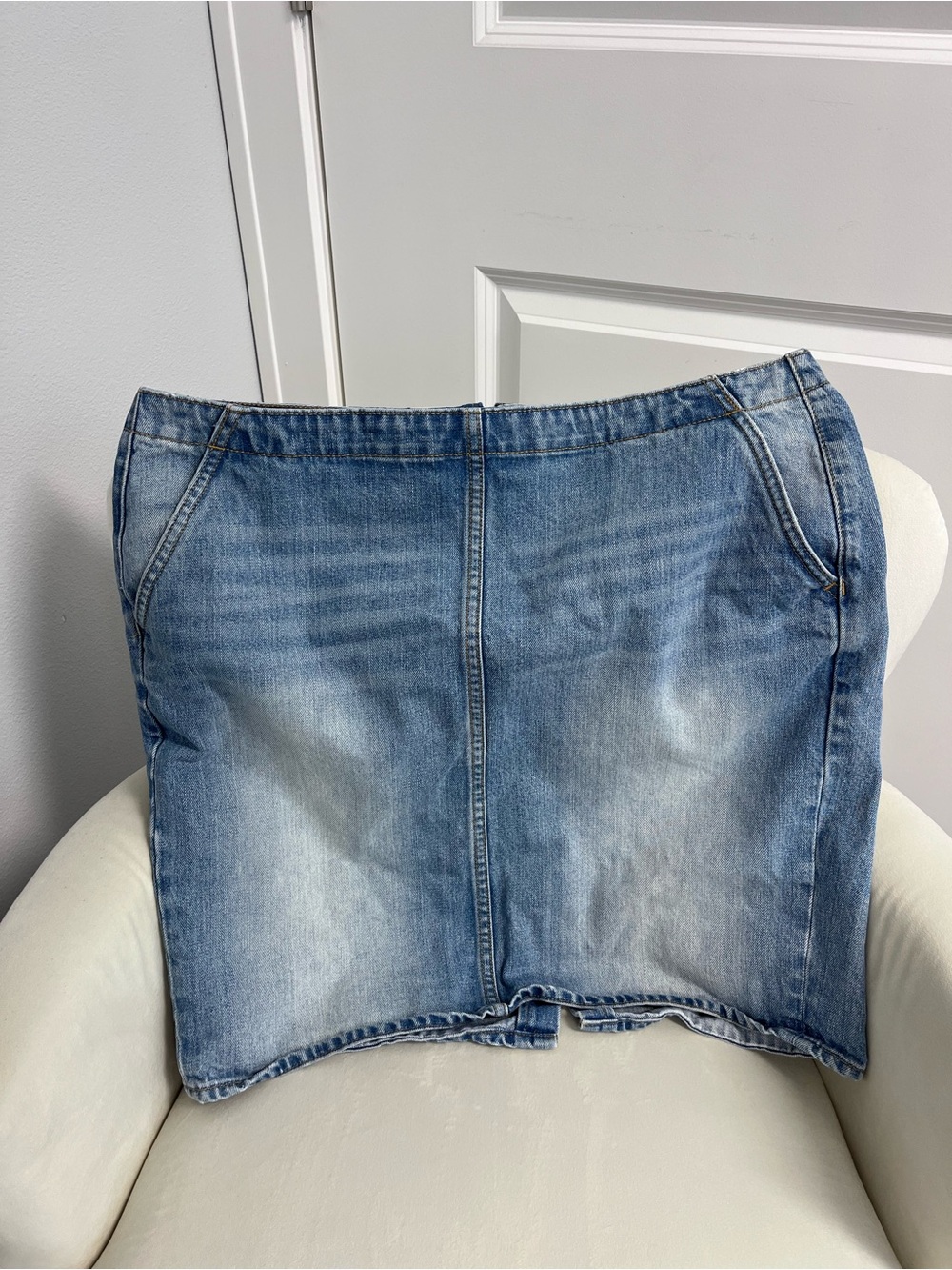 Women GAP Jean Skirt (33 size)